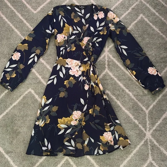 💐 Lulu’s “Love Is Life” Navy Floral Print Satin Wrap Dress - Picture 8 of 10